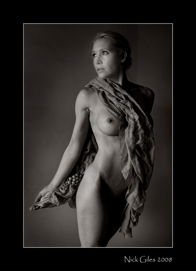 Female model photo shoot of skynude