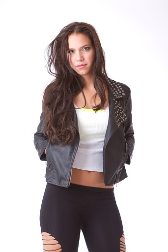 Female model photo shoot of Kaitlyn Dillen
