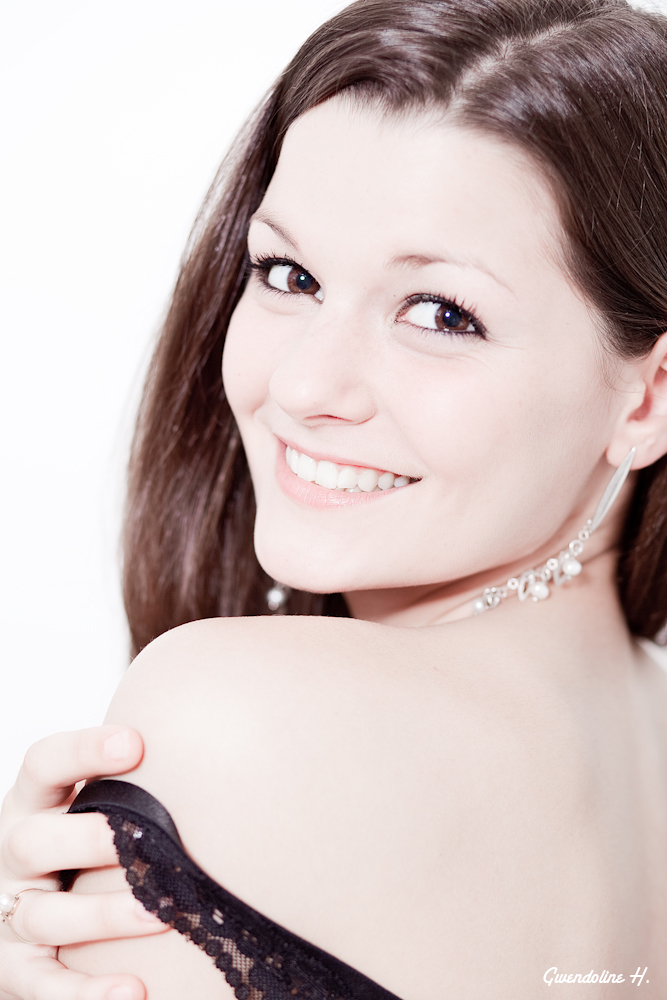 Female model photo shoot of Audrey_B in Studio - Toulouse (Fr)