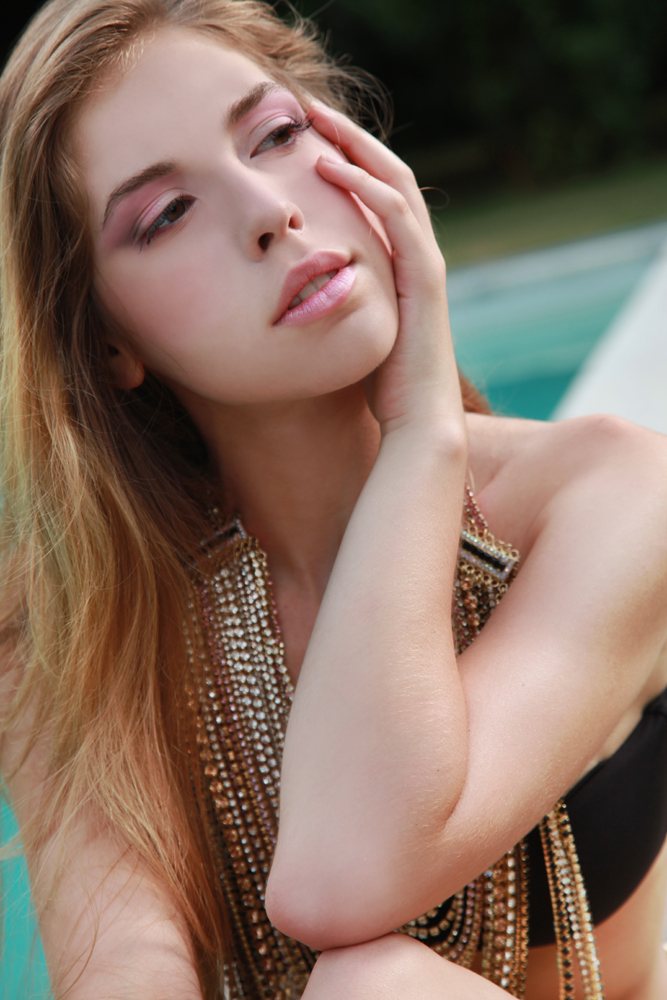 Female model photo shoot of Rebecca Becks R