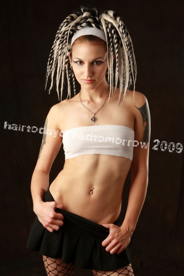 Female model photo shoot of HairTodayDreadTomorrow