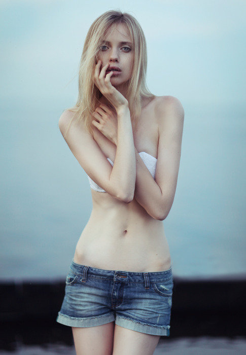 Female model photo shoot of Casi Reali by Lara Jade