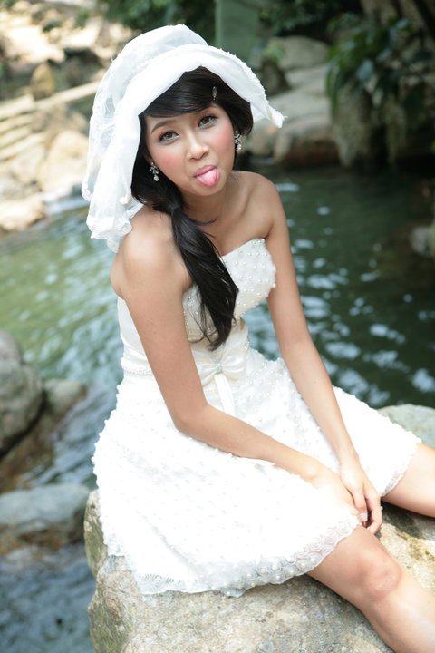 Female model photo shoot of trinh phuong
