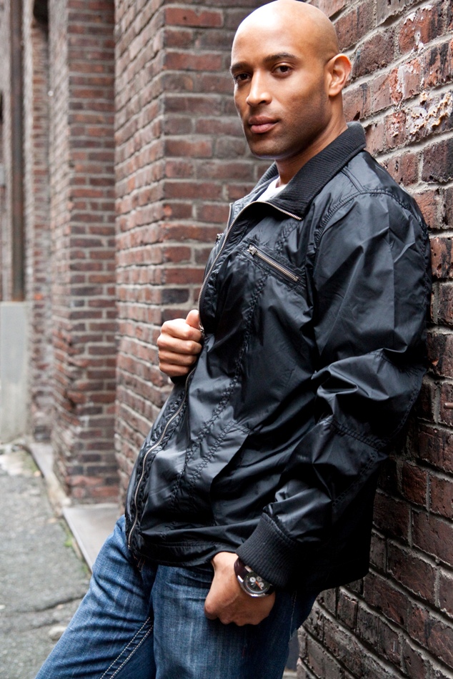 Male model photo shoot of Darius Jones
