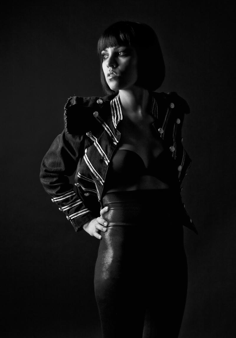 Female model photo shoot of Leslie Surek