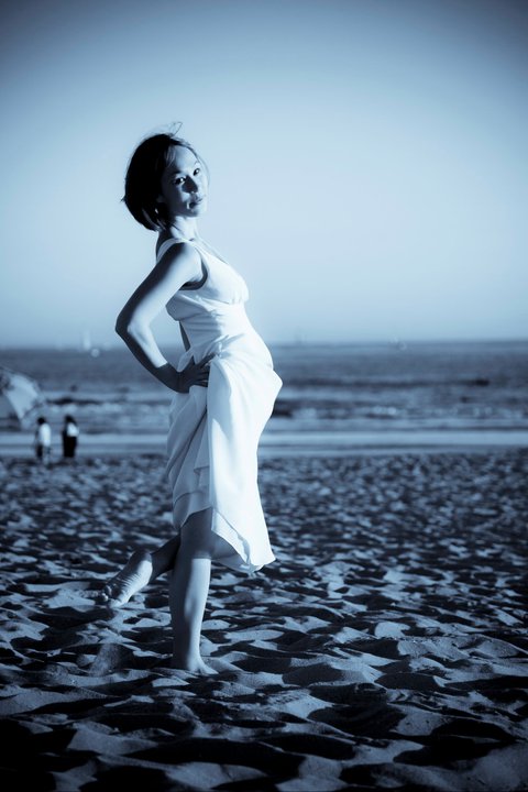 Female model photo shoot of mambajamba in Venice Beach