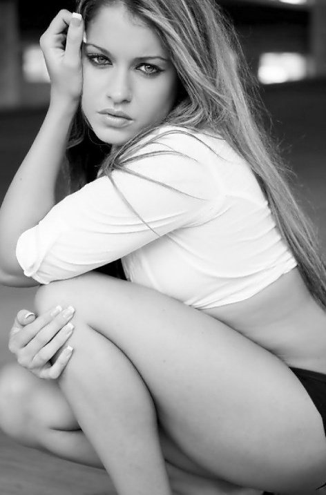 Female model photo shoot of Kathi Elianie