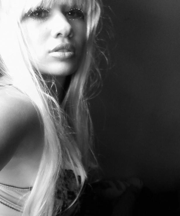 Female model photo shoot of Bethany Bucciani