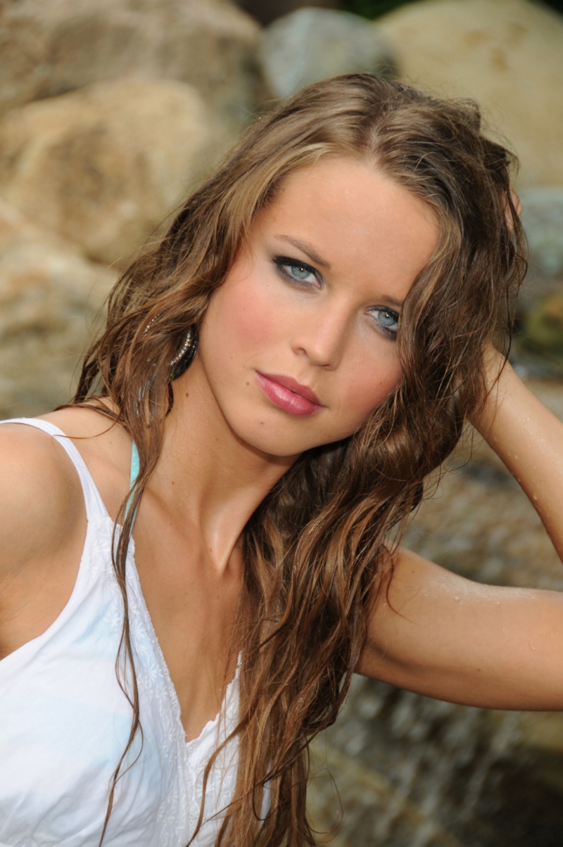 Female model photo shoot of Amanda Pav
