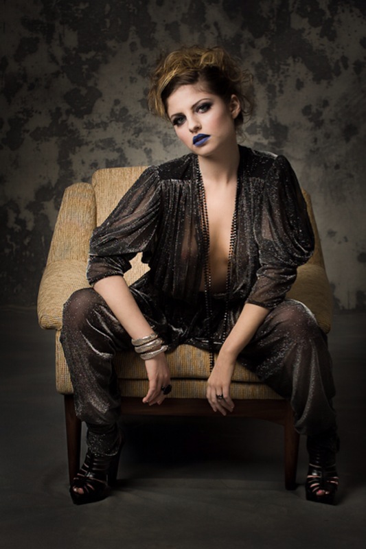 Female model photo shoot of Lisa Roche 717image