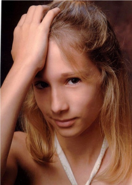 Female model photo shoot of Hannah Magdallen