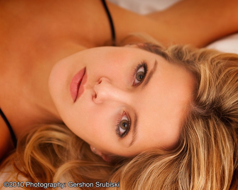 Female model photo shoot of Leah Warner by Tzalam