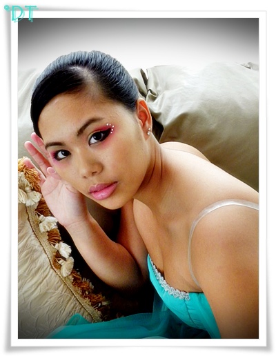 Female model photo shoot of Vee Tran