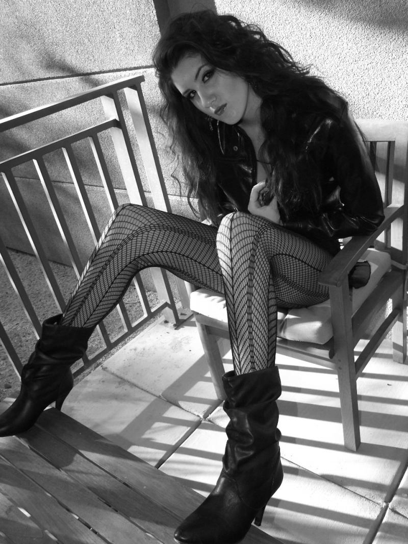 Female model photo shoot of Caylee Shea by M Zamora