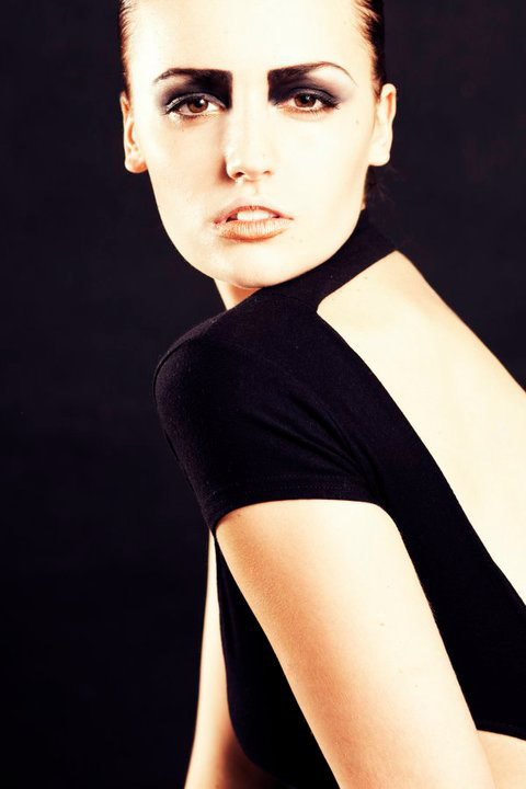 Female model photo shoot of Lauren Gunton