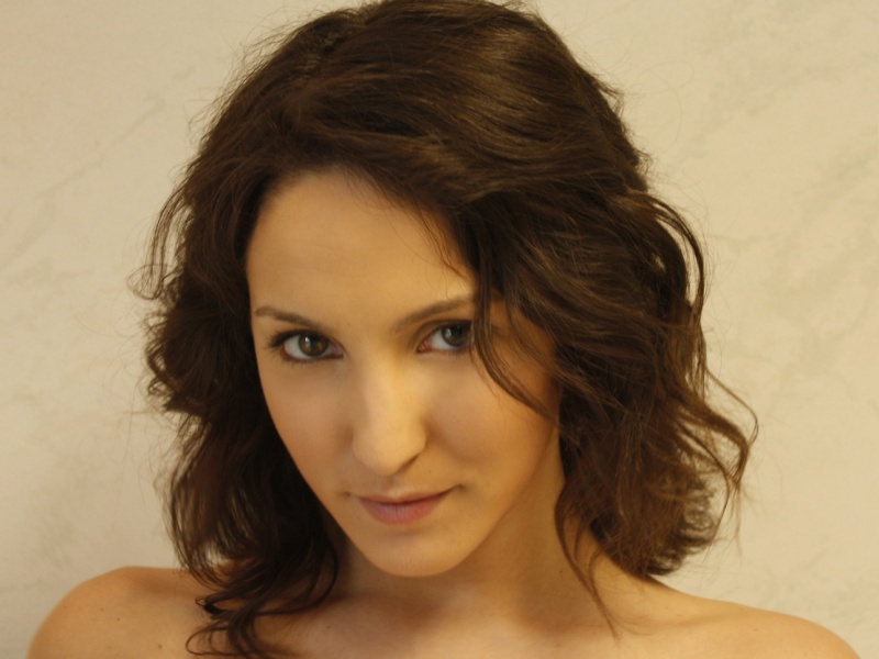 Female model photo shoot of Sarah Dixon Lewis