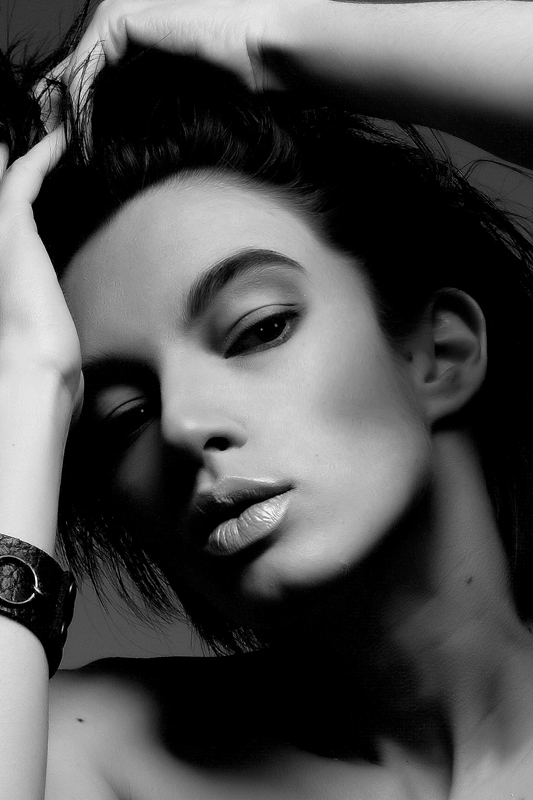 Female model photo shoot of Unisex Face