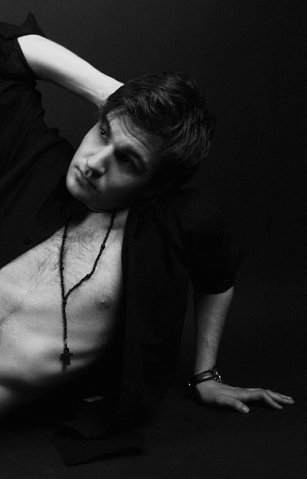 Male model photo shoot of Andrew Andrew