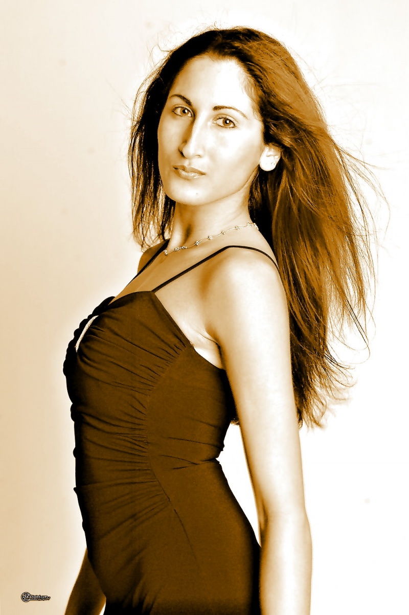 Female model photo shoot of Linda Soreta