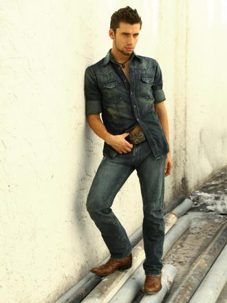 Male model photo shoot of Eleazar Rubio