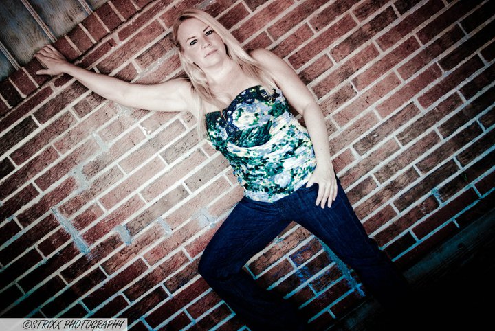 Female model photo shoot of Taryn22