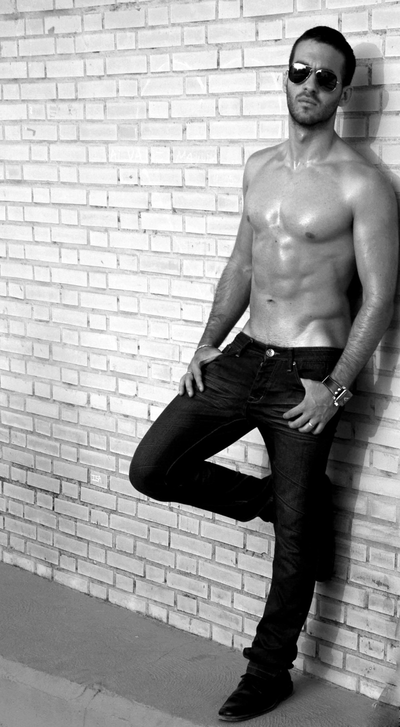 Male model photo shoot of Arturo Jurado