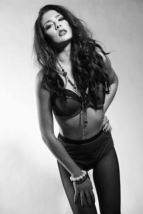 Female model photo shoot of Loni Renee by London Media Studio