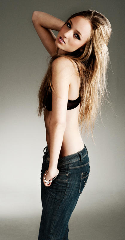 Female model photo shoot of Veronika ashlee jones by Grazza2