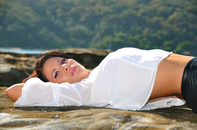 Female model photo shoot of chelsea paton