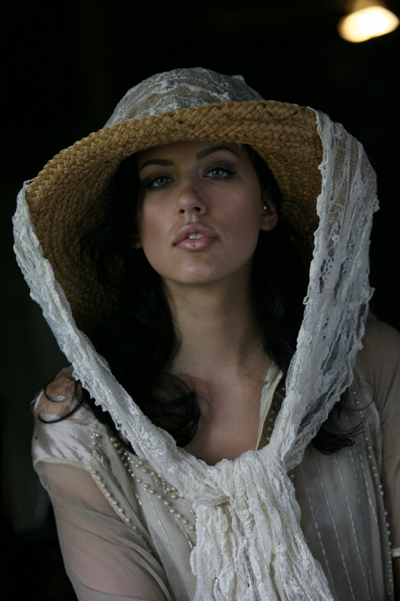 Female model photo shoot of Rianna Leigh