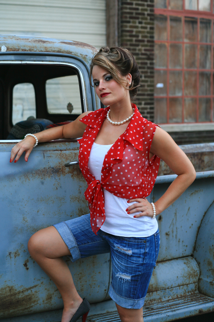 Female model photo shoot of Dixie Sylvester in Kansas City, MO