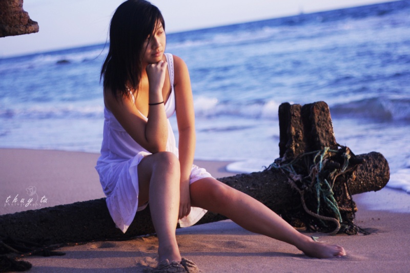 Female model photo shoot of BonnieBon in sunrise beach