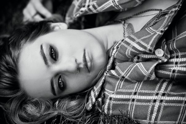 Female model photo shoot of komette Arissa Elgee by Jenny Simacek 