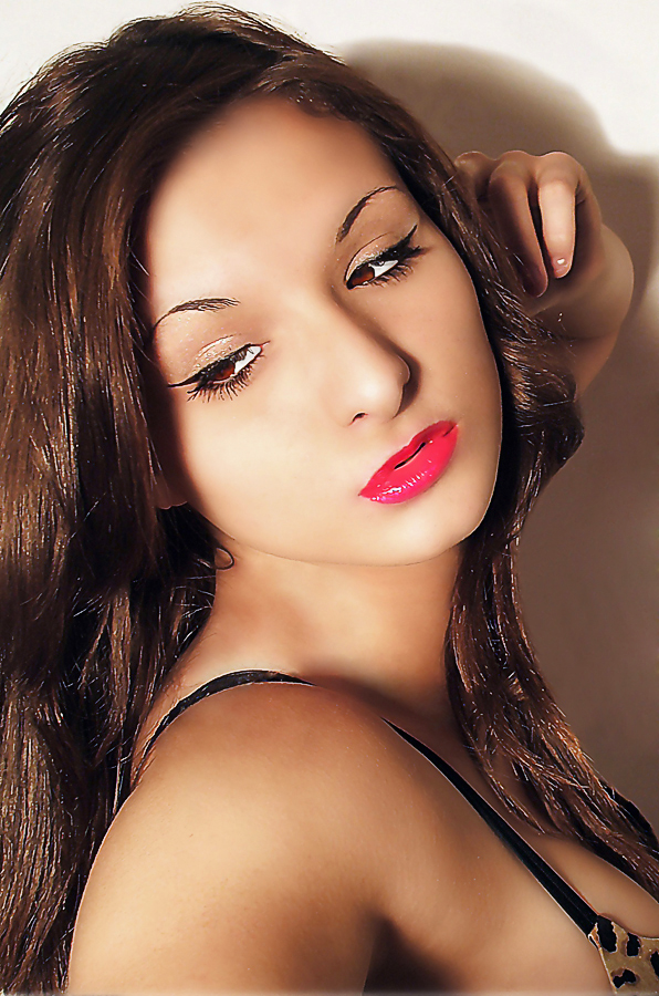 Female model photo shoot of RavenLee by nnb
