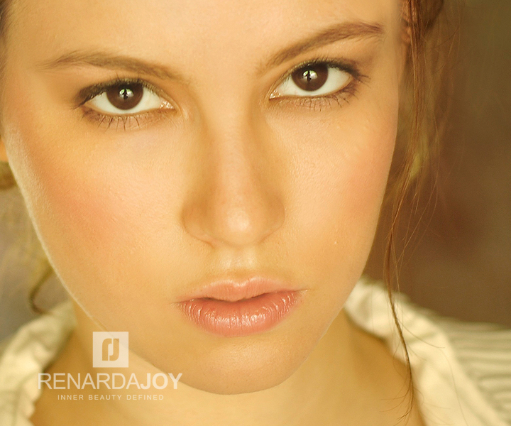Female model photo shoot of Renarda Joy