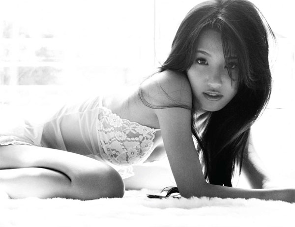 Female model photo shoot of Nira Chan