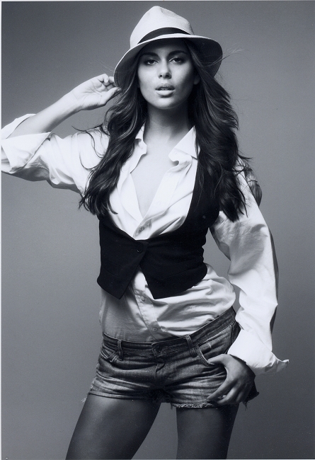 Female model photo shoot of Tonya Robinson