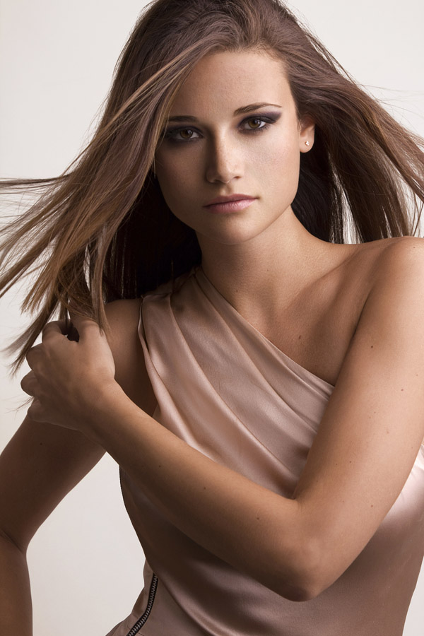 Female model photo shoot of Lisa Barrios