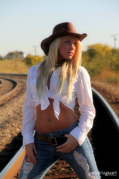 Female model photo shoot of Davis13 by TrailingHeart