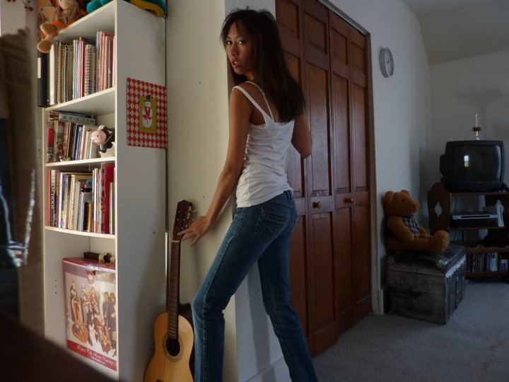 Female model photo shoot of Elizabeth Kneedler in bedroom