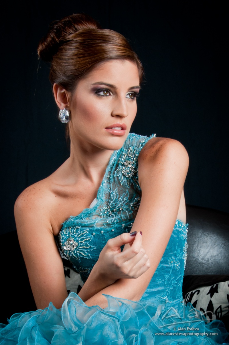 Female model photo shoot of Dunia Rivero Makeup