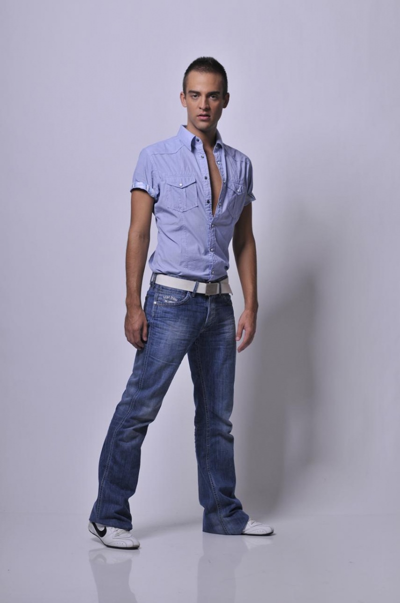 Male model photo shoot of Zsoltii