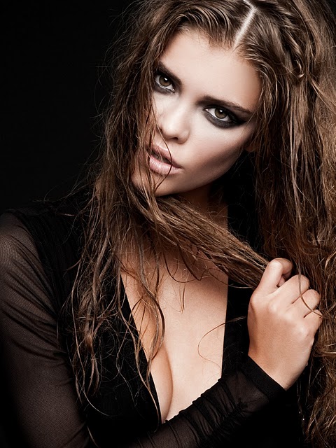 Female model photo shoot of Tara Renee Stylist