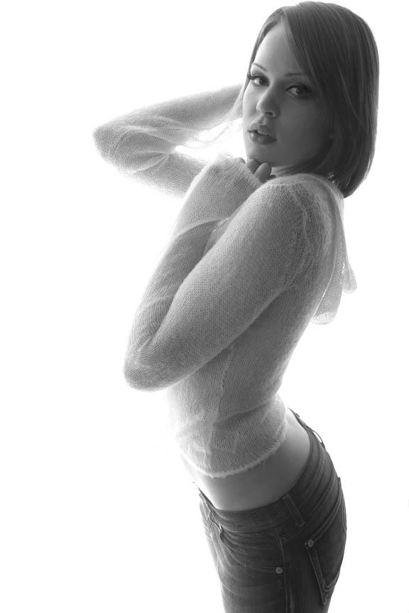 Female model photo shoot of serajoe by Lara Photographie