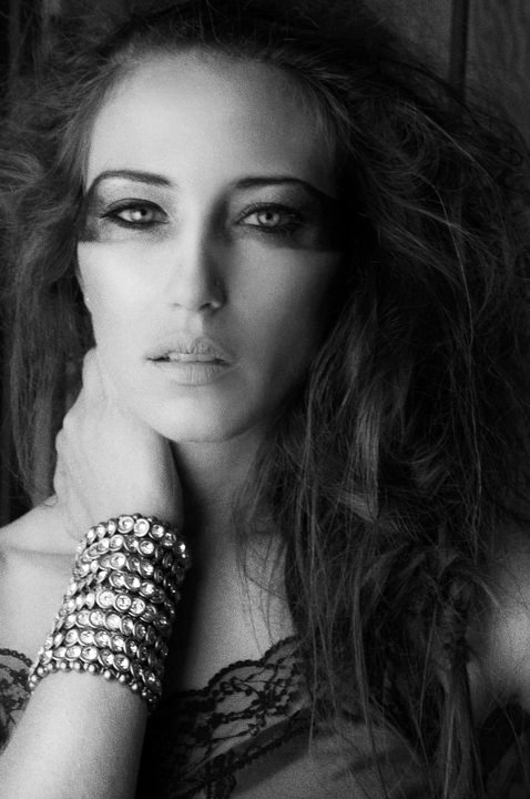 Female model photo shoot of Amber Norell MUA