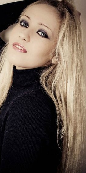 Female model photo shoot of Alina London