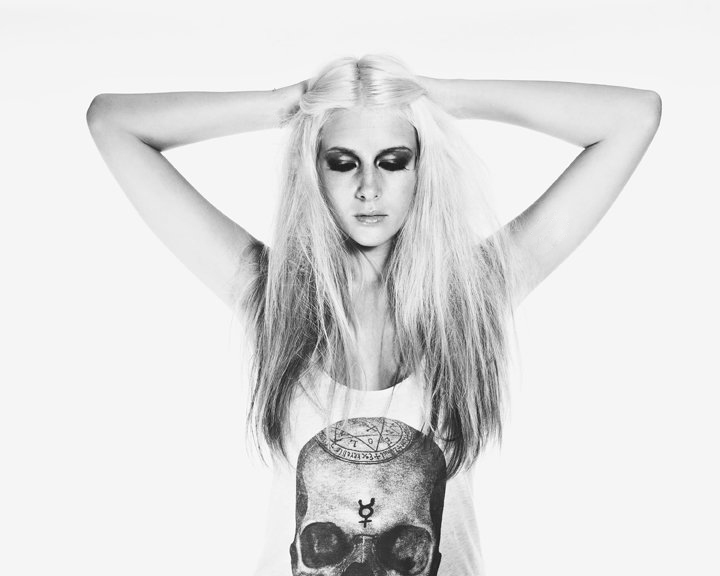 Female model photo shoot of Danni Crow by Justin Mathew