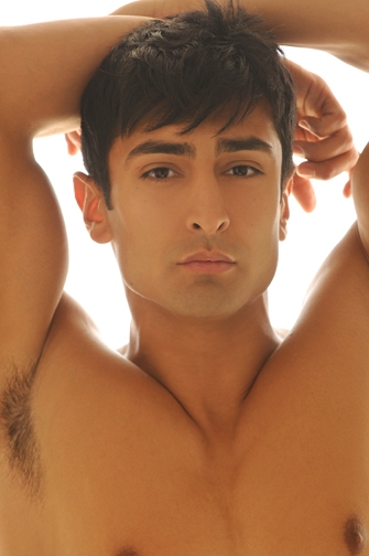 Male model photo shoot of Isaac Gutierrez