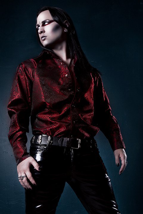 Male model photo shoot of Thorn Blackfire by Kidtee Hello
