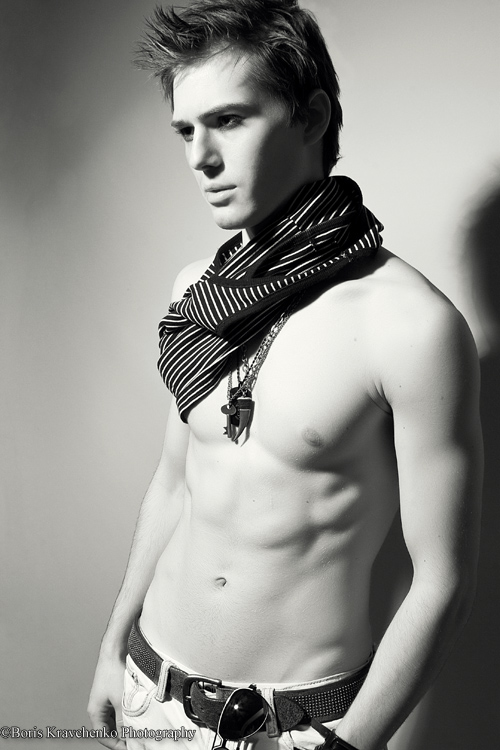 Male model photo shoot of Julian Foxx
